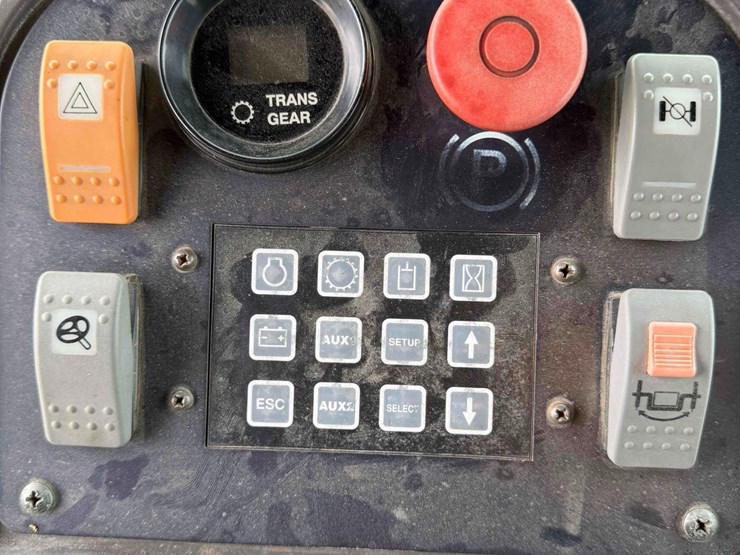 2005-volvo-g710b-image-40