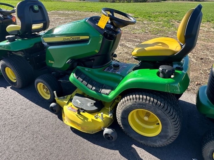 2014-john-deere-x320-image-2