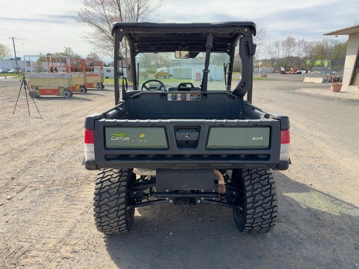 2022-john-deere-gator-image-4