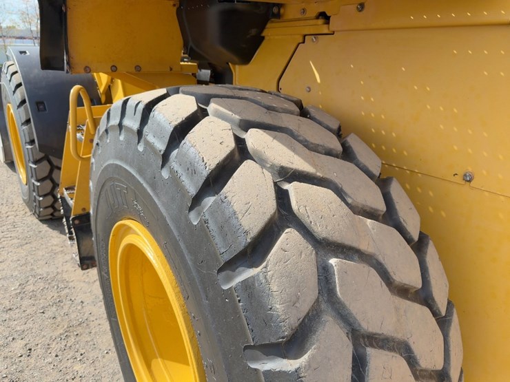 2017-caterpillar-926m-image-15