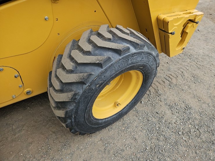 2022-caterpillar-246d3-image-11