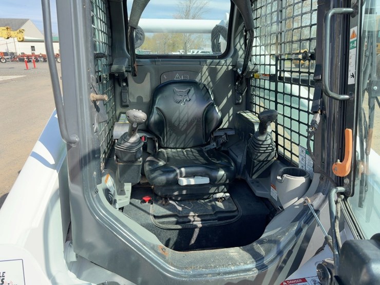 2017-bobcat-s650-image-17
