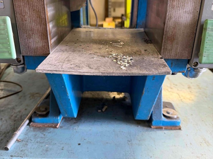 kenco-10-vertical-press-image-4