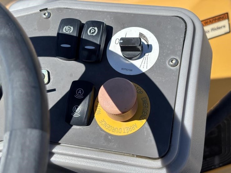 2018-volvo-dd25b-image-23