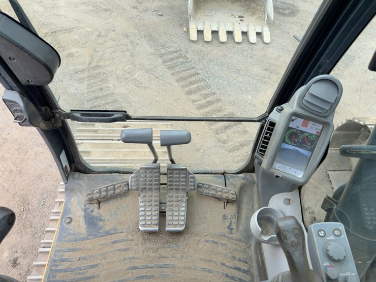 2016-deere-300g-lc-image-38