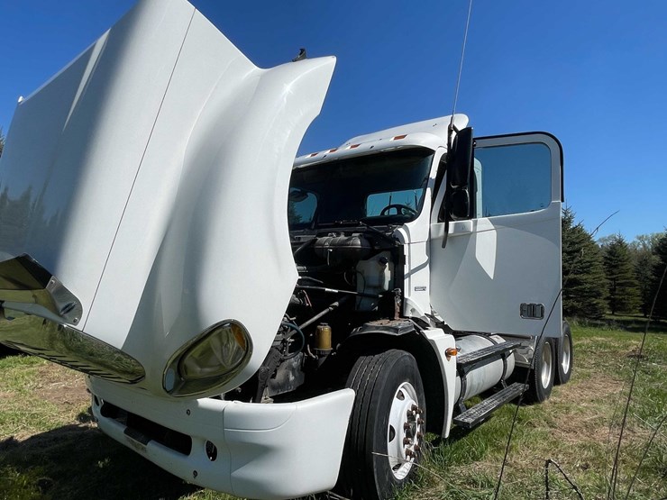 #7157-•-2006-freightliner-columbia-(has-wi-title)-image-95