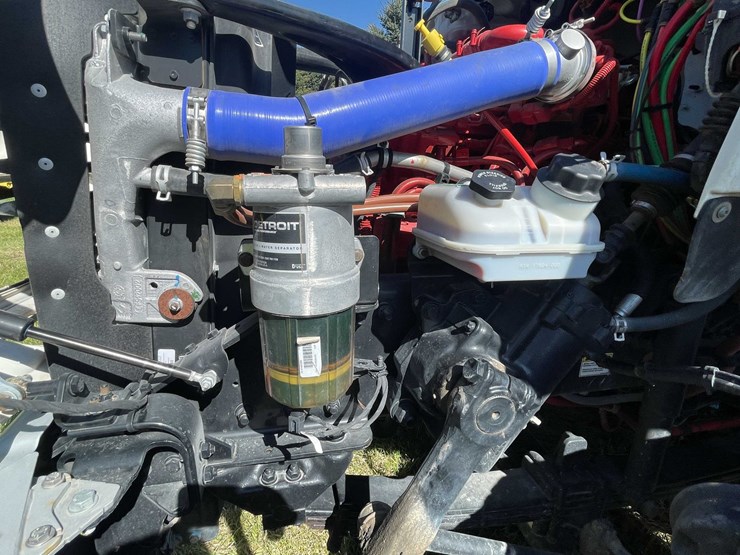 2020-freightliner-m2-106-image-72