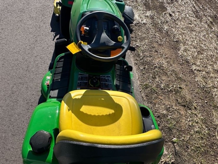 2023-john-deere-x330-image-8