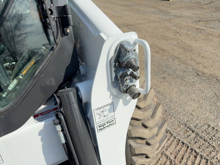 2017-bobcat-s650-image-11