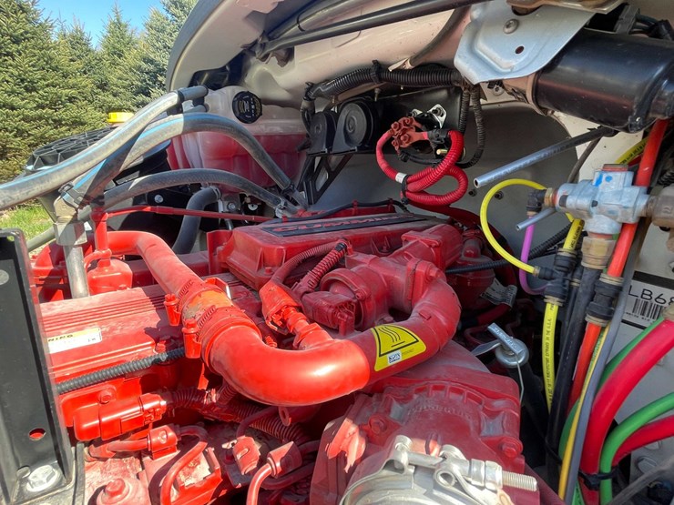 2020-freightliner-m2-106-image-77