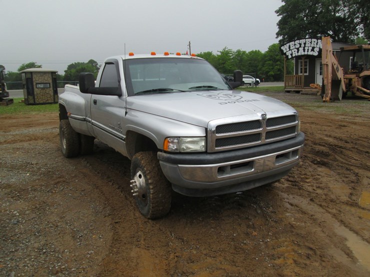 1996-dodge-3500-image-2