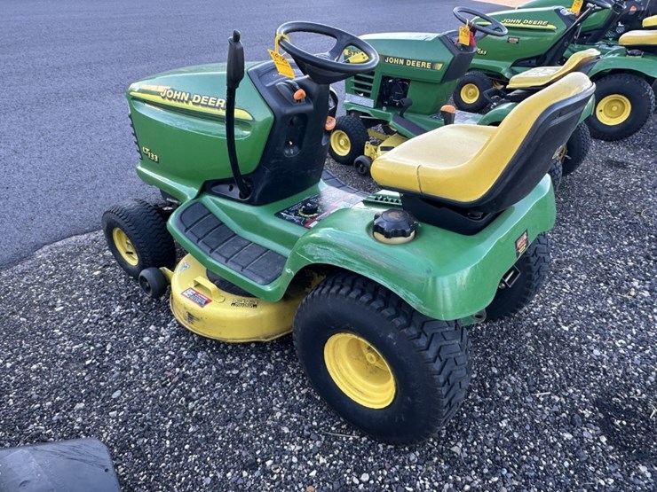 john-deere-lt133-image-2