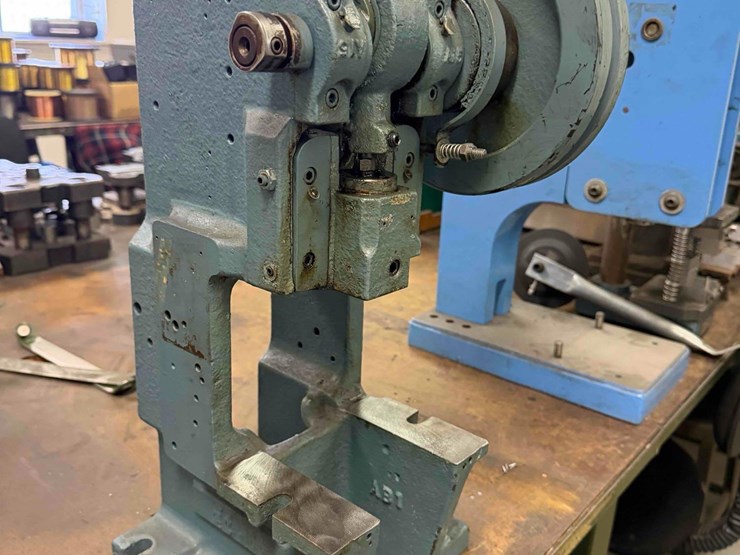 berg-mechanical-press-image-2