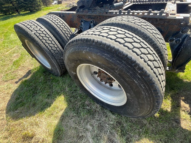 #7157-•-2006-freightliner-columbia-(has-wi-title)-image-32