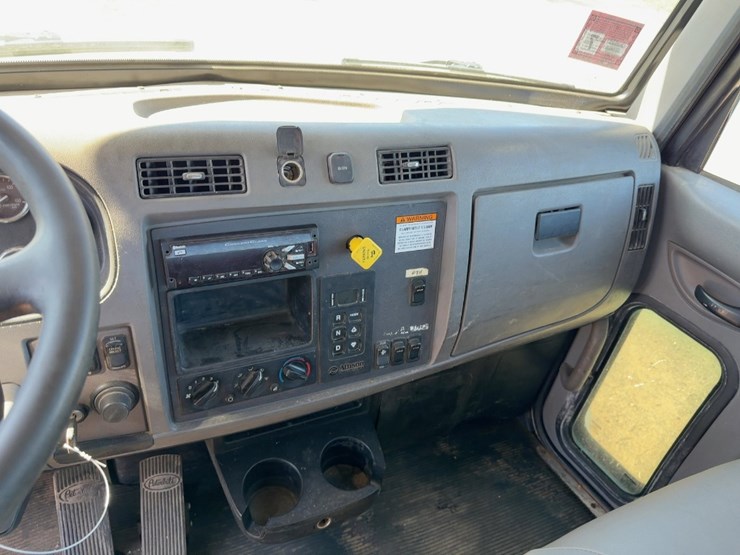 2014-peterbilt-337-image-21