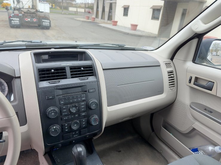 2009-ford-escape-image-19