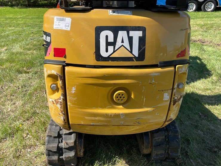 #7149-•-caterpillar-300.9v-mini-excavator-image-10