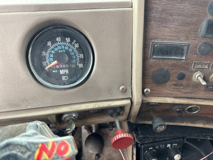 1983-mack-dm686s-image-21