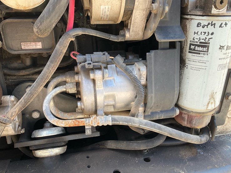 2021-bobcat-t870-image-37