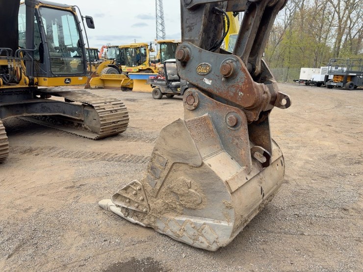 2016-deere-300g-lc-image-8