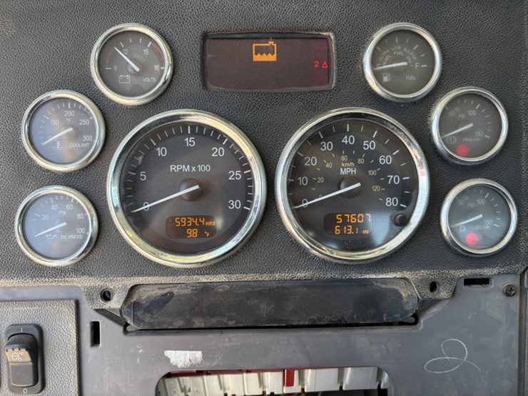 2013-peterbilt-367-image-17