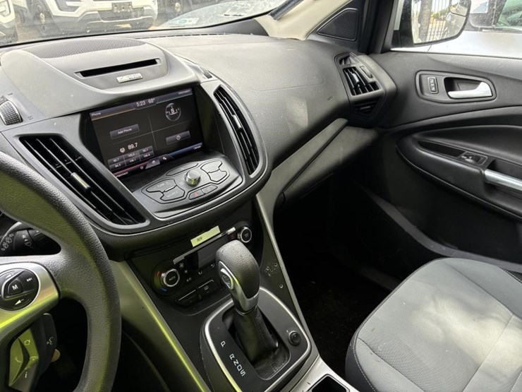2013-ford-escape-se-image-16