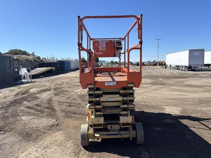 2015-jlg-2646es-image-6