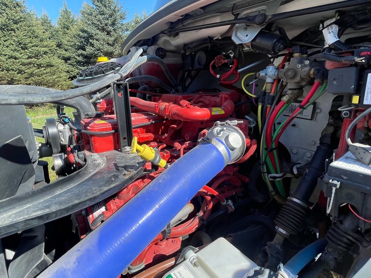 2020-freightliner-m2-106-image-73