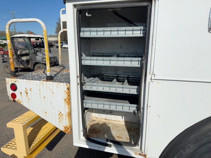 2013-international-7300-image-19