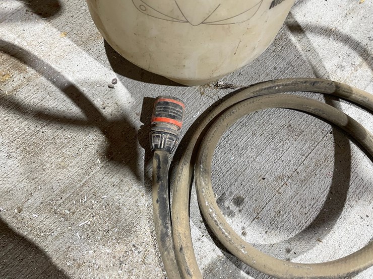 #5036-•-(3)-hand-pump-sprayers-image-5