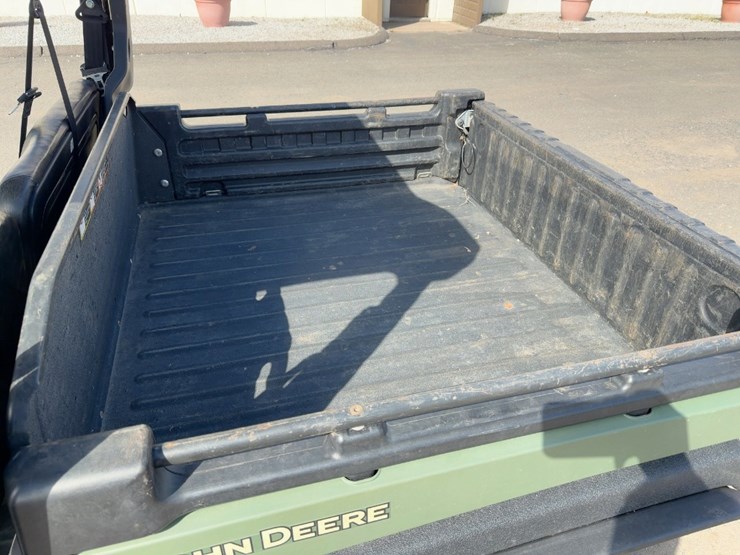 2022-john-deere-gator-image-12
