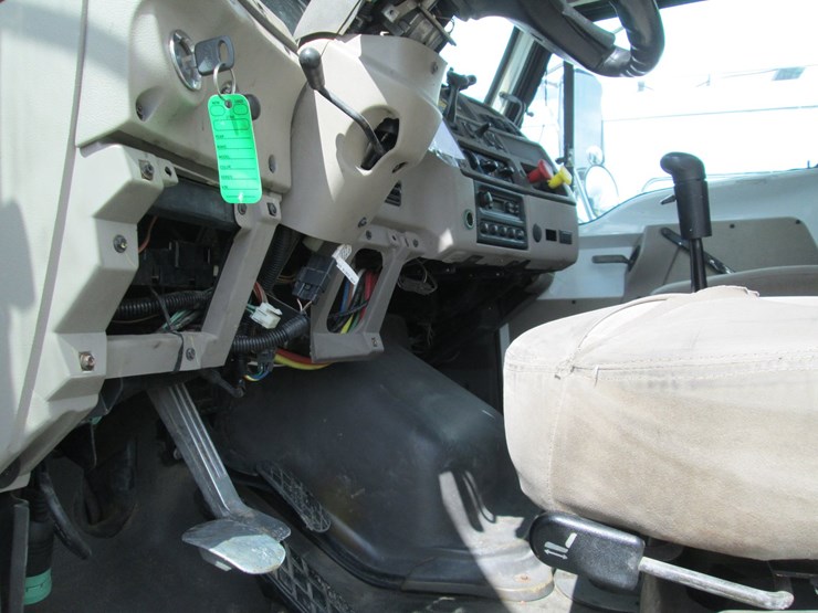 2007-sterling-at9500-image-30