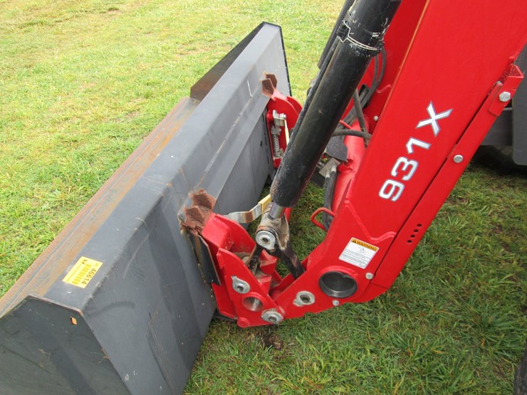 2018-massey-ferguson-4709-image-23