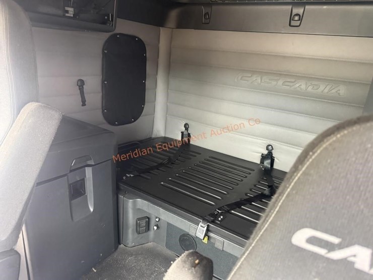 2020-freightliner-cascadia-113-image-44
