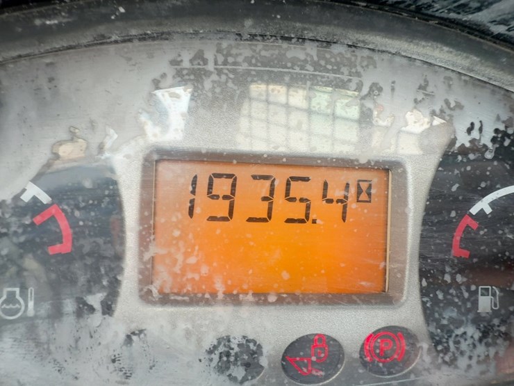 2017-bobcat-s650-image-22