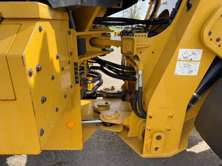 2017-caterpillar-926m-image-18