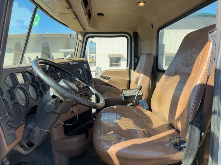 2010-mack-granite-gu713-image-30