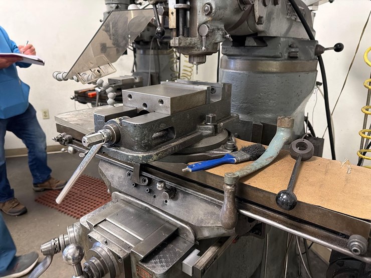 bridgeport-j-head-vertical-milling-machine-image-5