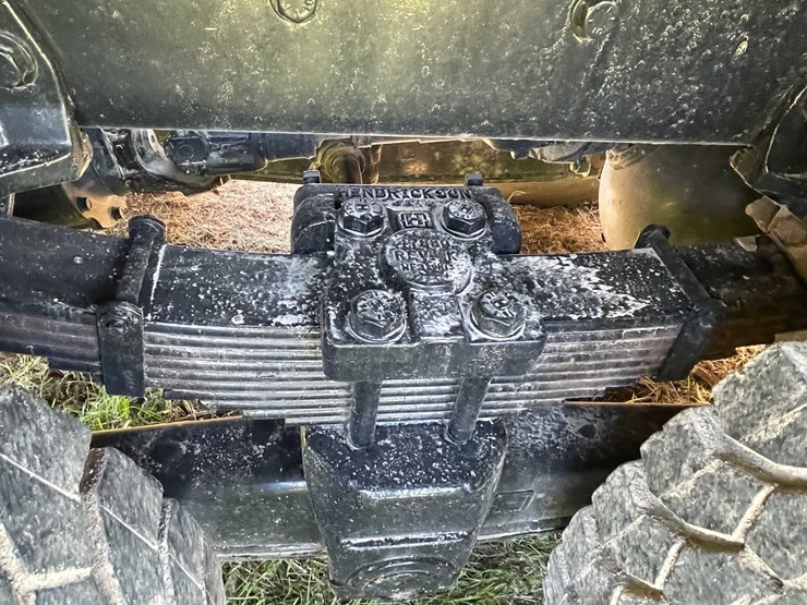 2020-freightliner-m2-106-image-38