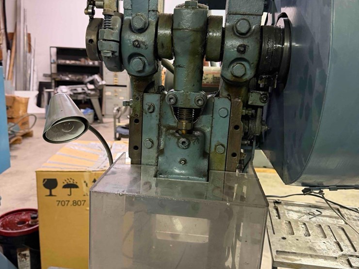 benchmaster-vertical-press-image-1