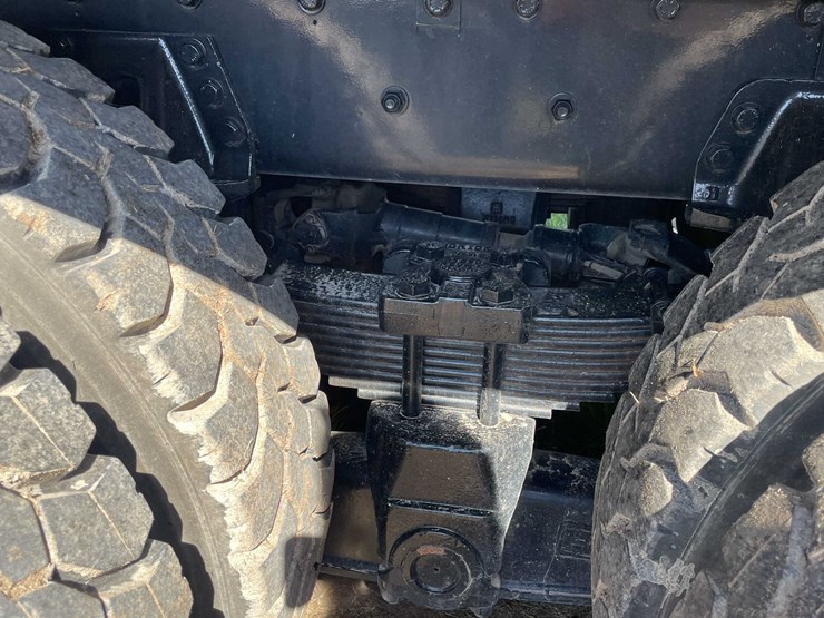 2020-freightliner-m2-106-image-22