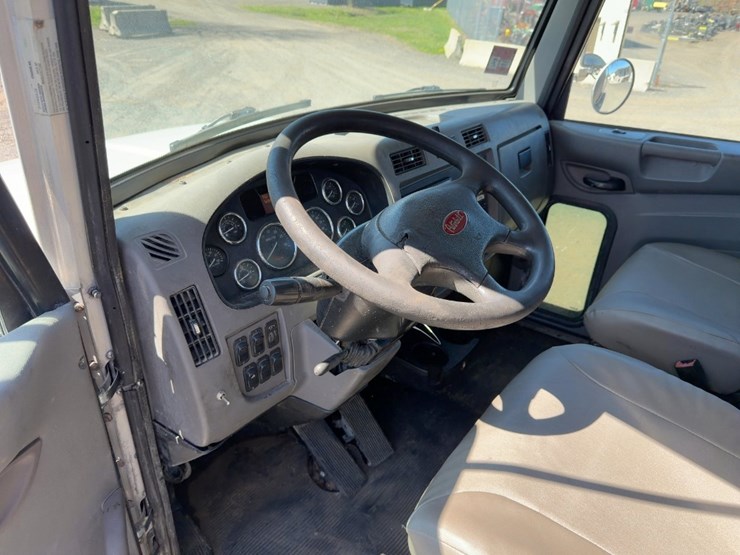 2014-peterbilt-337-image-20