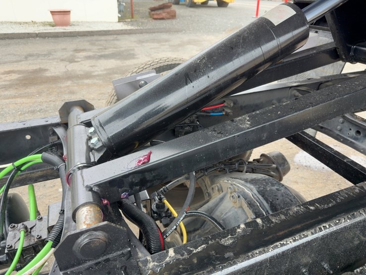 2016-international-7400-image-15