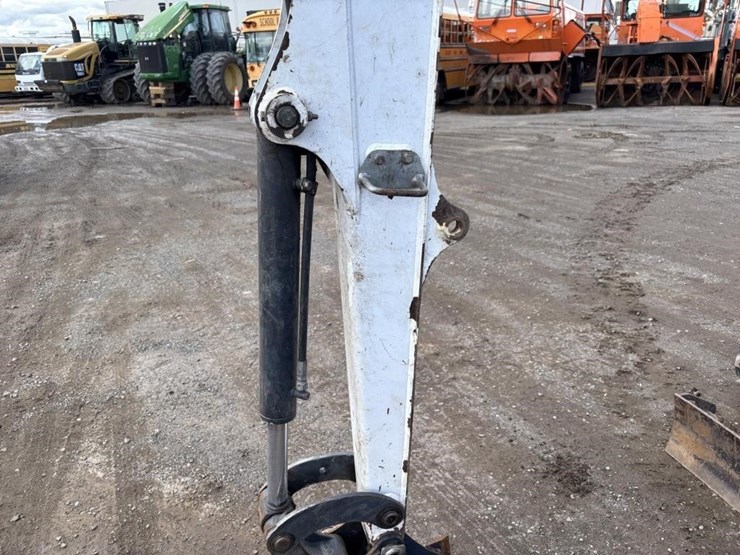 2020-bobcat-e20-image-13