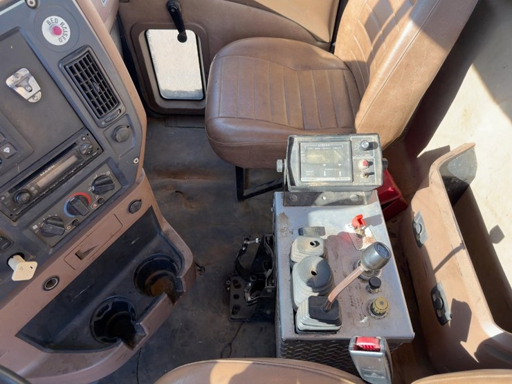 2010-mack-granite-gu713-image-31