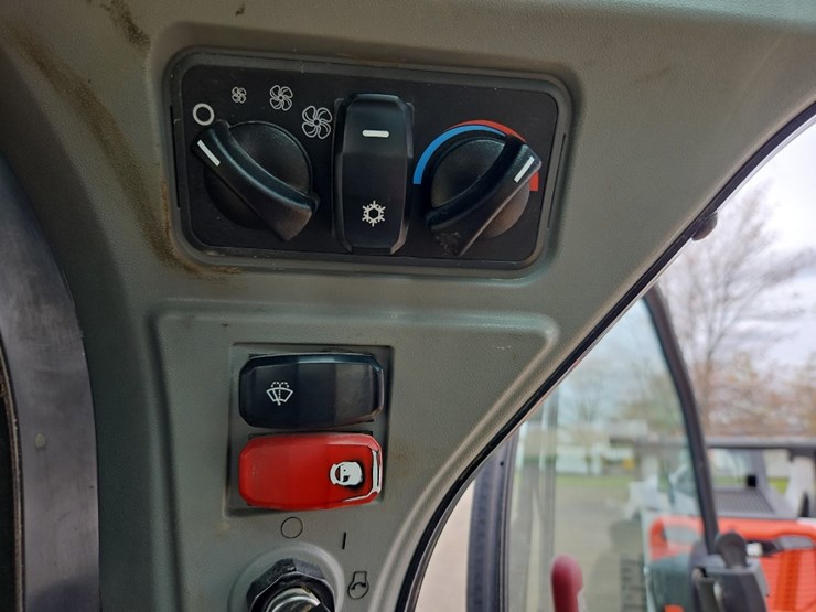 2022-caterpillar-246d3-image-23