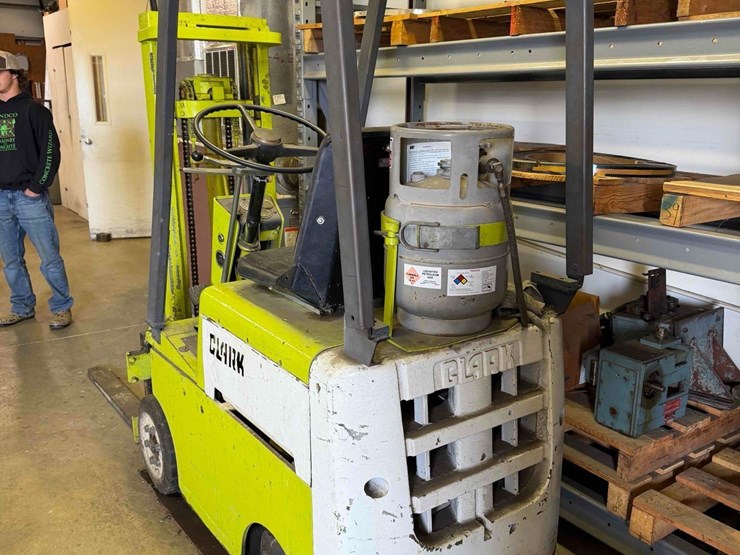 clark-propane-forklift-cf25-image-3