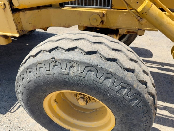 1980-deere-500c-image-10