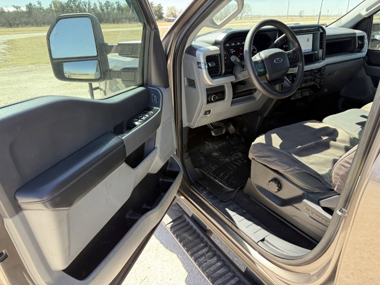 2023-ford-f250-image-9