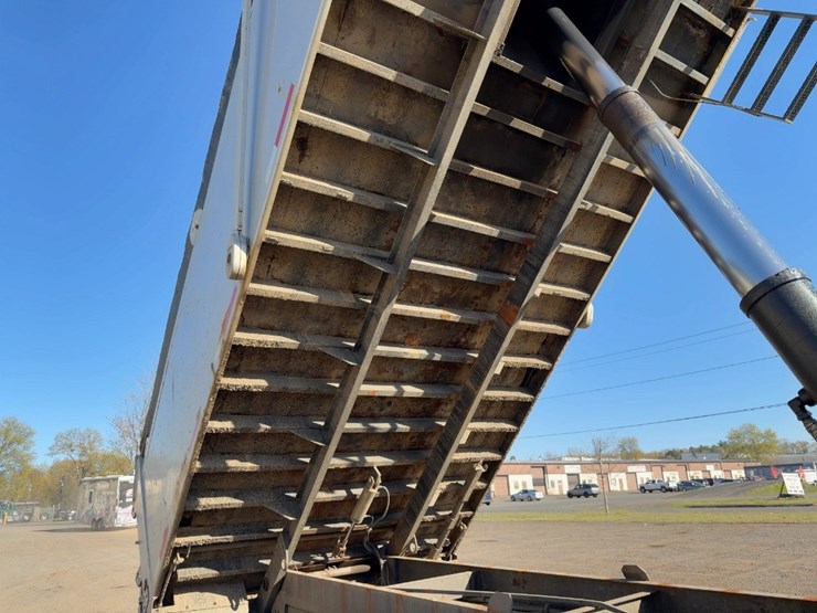 2010-mack-granite-gu713-image-21